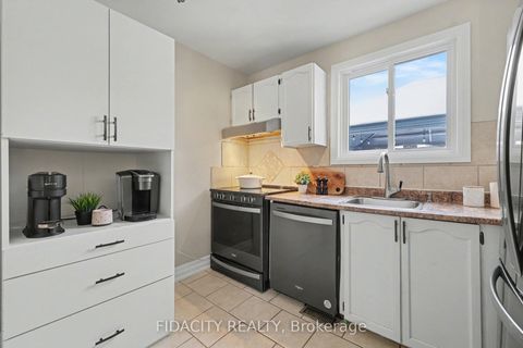 Photo 13 at 28 Glamorgan Drive, Glencairn/Hazeldean, Kanata