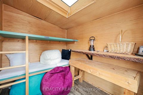 Photo 22 at 28 Glamorgan Drive, Glencairn/Hazeldean, Kanata