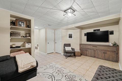 Photo 25 at 28 Glamorgan Drive, Glencairn/Hazeldean, Kanata