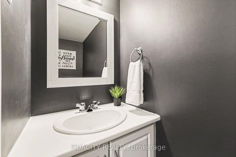 Photo 26 at 28 Glamorgan Drive, Glencairn/Hazeldean, Kanata