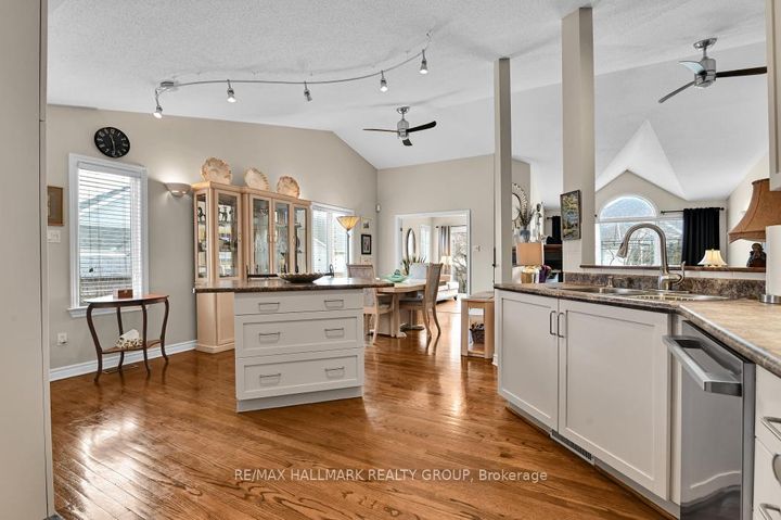 Photo 19 at 18 Spinney Way, Nepean (Longfields), Ottawa