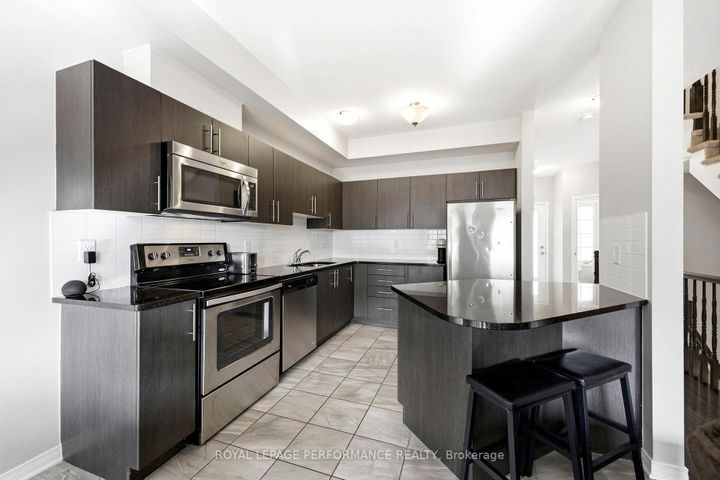 Photo 10 at 15 Dundalk Private, Nepean (Stonebridge), Ottawa