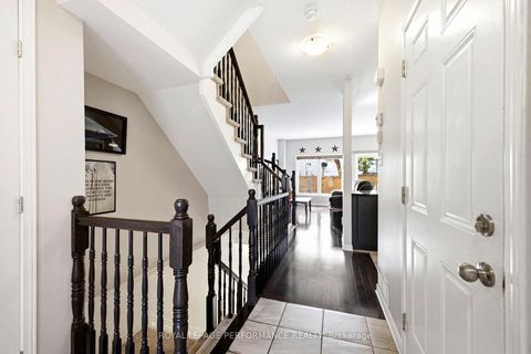 Photo 4 at 15 Dundalk Private, Nepean (Stonebridge), Ottawa