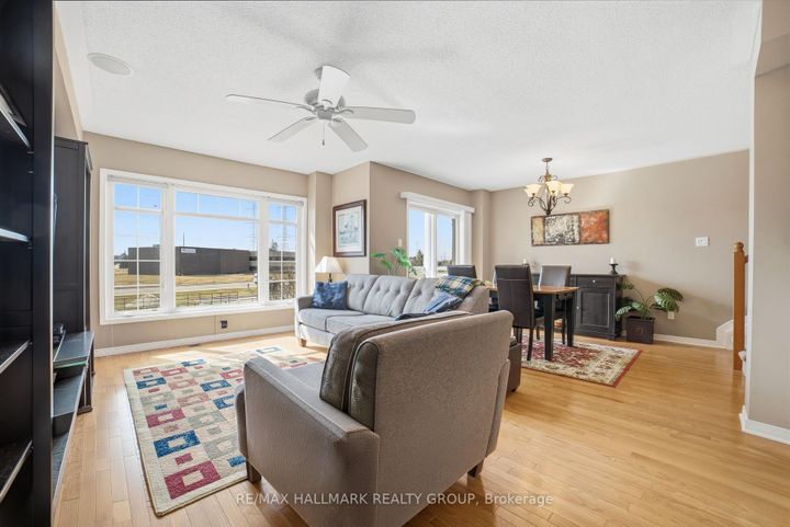 Photo 8 at 121 Corinth Private, Nepean (Merivale Industrial Park/Citiplace), Ottawa