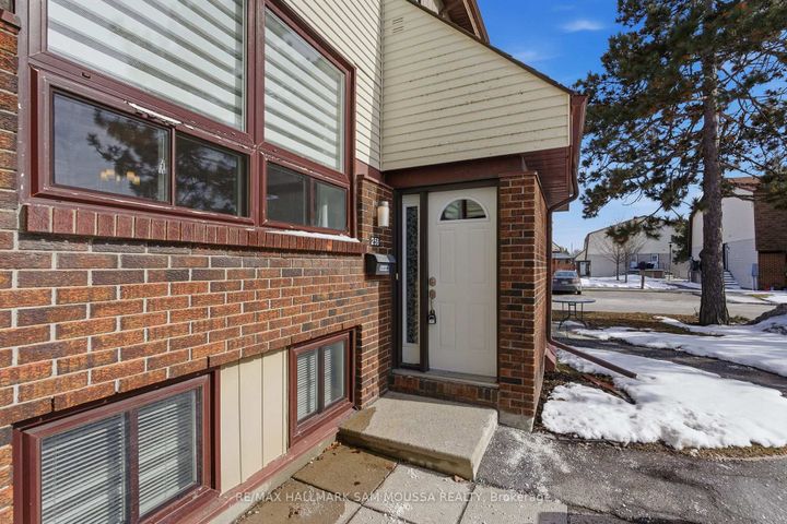 Photo 3 at B - 25 Woodvale Green, Nepean (Craig Henry/Woodvale), Ottawa