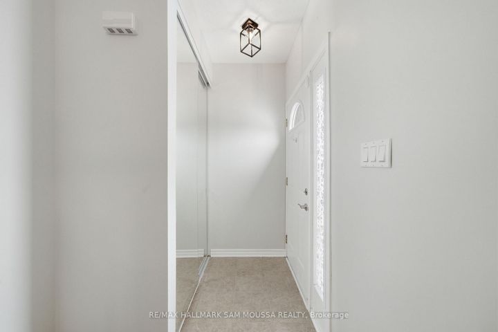 Photo 4 at B - 25 Woodvale Green, Nepean (Craig Henry/Woodvale), Ottawa