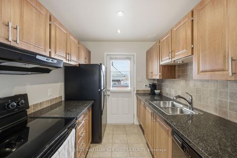 Photo 14 at B - 25 Woodvale Green, Nepean (Craig Henry/Woodvale), Ottawa