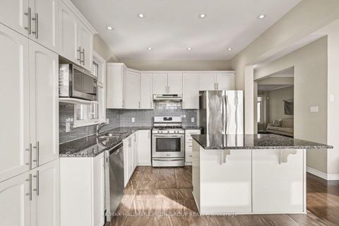 Photo 5 at 845 Contour Street, Mer Bleue/Bradley Estates/Anderson Park, Orleans