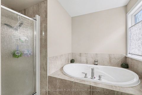 Photo 11 at 845 Contour Street, Mer Bleue/Bradley Estates/Anderson Park, Orleans