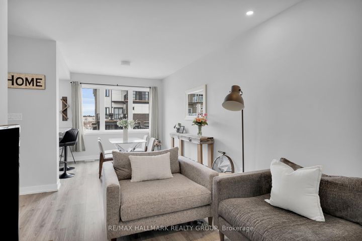 Photo 9 at 738 Chromite Private, Nepean (Heritage Park), Ottawa