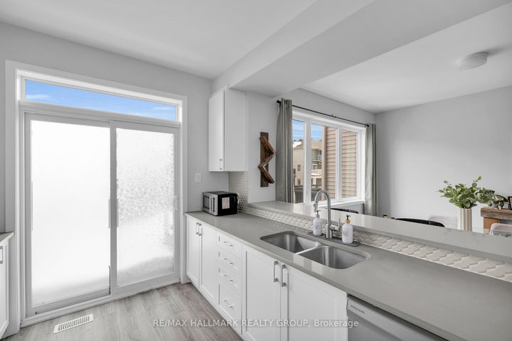 Photo 23 at 738 Chromite Private, Nepean (Heritage Park), Ottawa