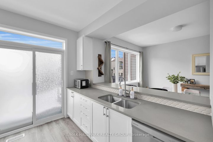 Photo 24 at 738 Chromite Private, Nepean (Heritage Park), Ottawa