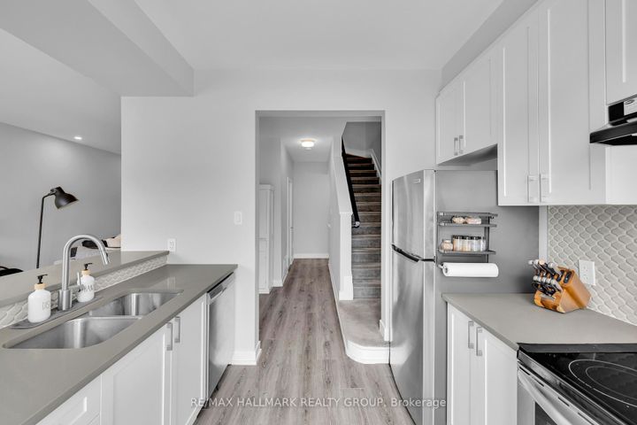 Photo 26 at 738 Chromite Private, Nepean (Heritage Park), Ottawa