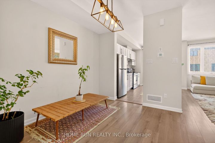 Photo 3 at 733 Cashmere Terrace, Nepean (Heritage Park), Ottawa