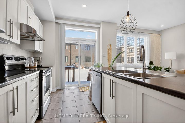 Photo 6 at 733 Cashmere Terrace, Nepean (Heritage Park), Ottawa