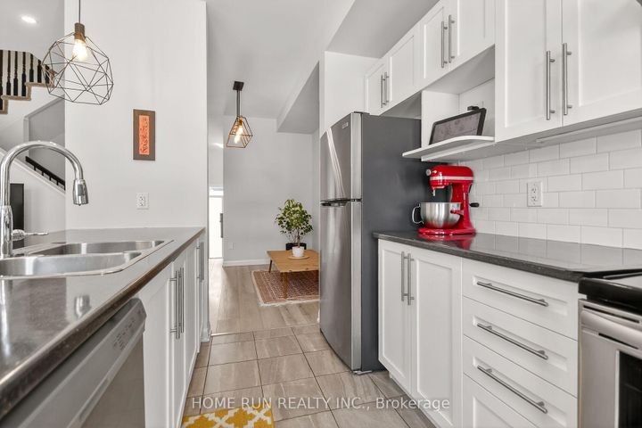 Photo 8 at 733 Cashmere Terrace, Nepean (Heritage Park), Ottawa