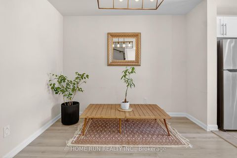 Photo 4 at 733 Cashmere Terrace, Nepean (Heritage Park), Ottawa