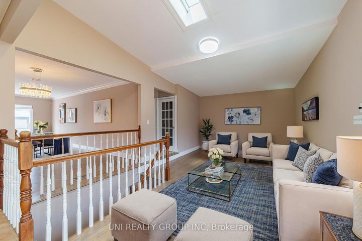 Photo 6 at 17 FOREST PARK Avenue, Nepean (City View/Skyline/Fisher Heights/Parkwood Hills), Ottawa