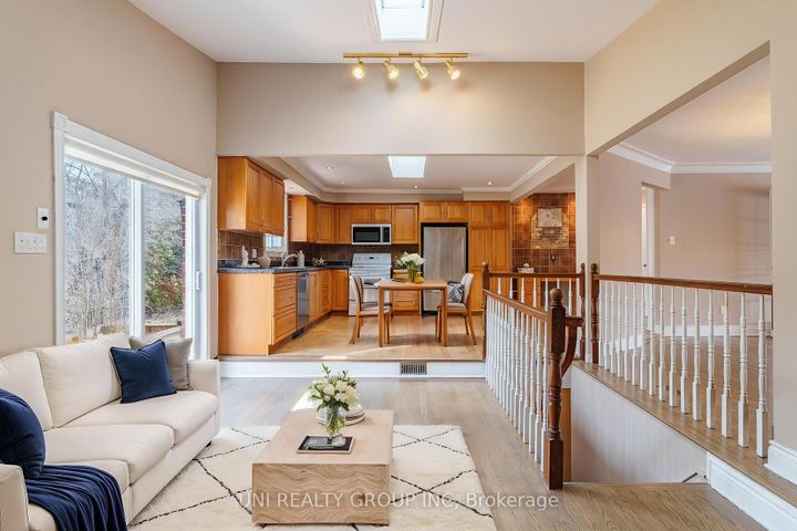 Photo 8 at 17 FOREST PARK Avenue, Nepean (City View/Skyline/Fisher Heights/Parkwood Hills), Ottawa