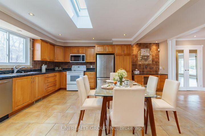 Photo 9 at 17 FOREST PARK Avenue, Nepean (City View/Skyline/Fisher Heights/Parkwood Hills), Ottawa