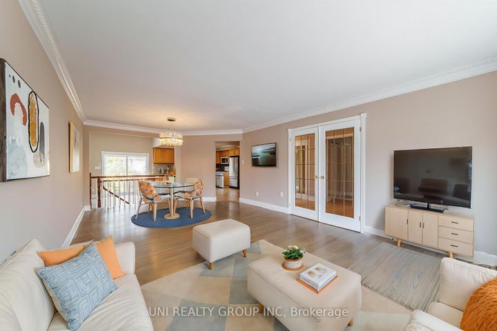 Photo 13 at 17 FOREST PARK Avenue, Nepean (City View/Skyline/Fisher Heights/Parkwood Hills), Ottawa