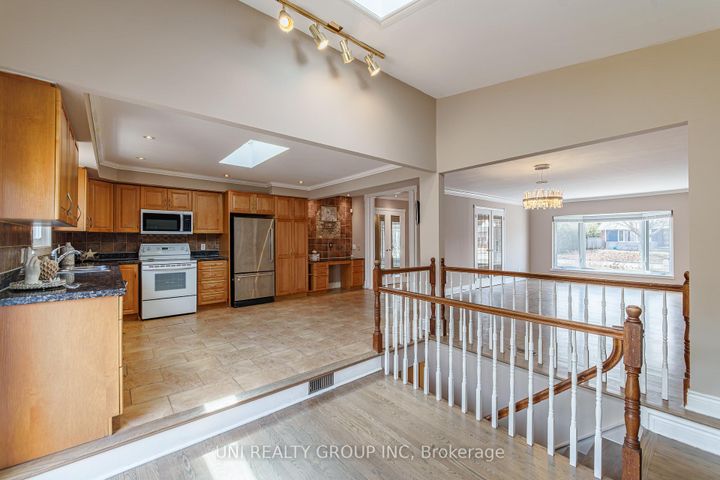 Photo 25 at 17 FOREST PARK Avenue, Nepean (City View/Skyline/Fisher Heights/Parkwood Hills), Ottawa