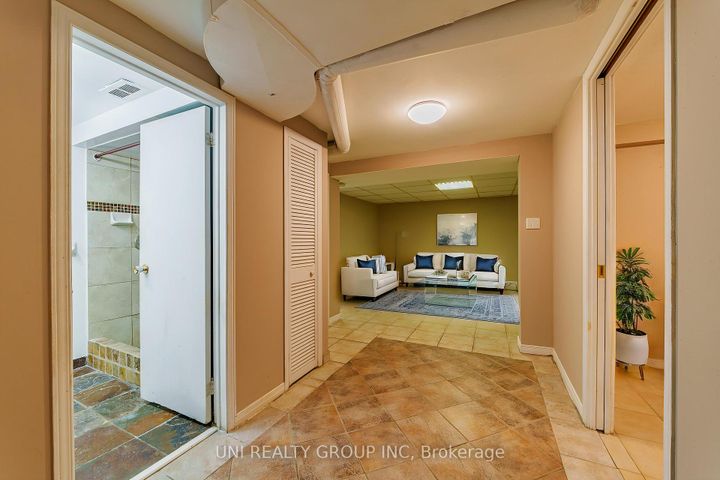 Photo 26 at 17 FOREST PARK Avenue, Nepean (City View/Skyline/Fisher Heights/Parkwood Hills), Ottawa