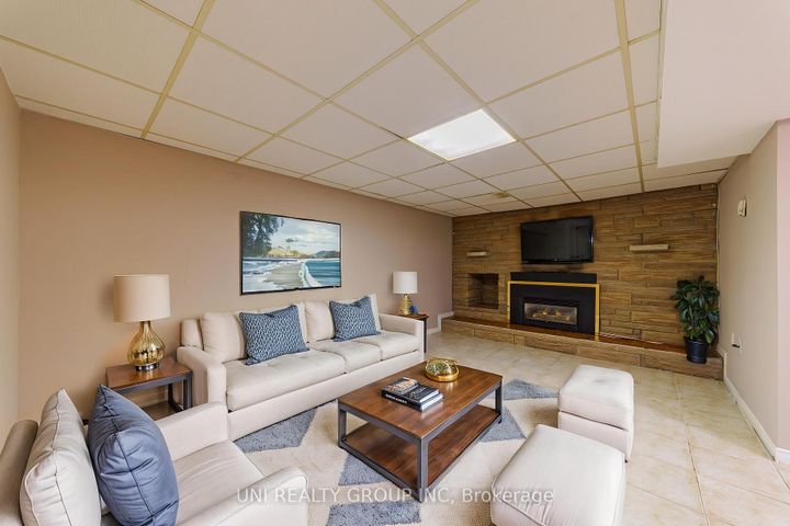 Photo 30 at 17 FOREST PARK Avenue, Nepean (City View/Skyline/Fisher Heights/Parkwood Hills), Ottawa