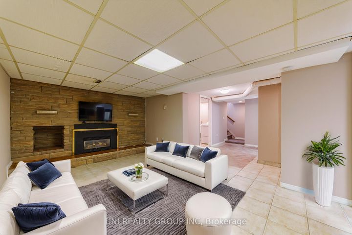 Photo 31 at 17 FOREST PARK Avenue, Nepean (City View/Skyline/Fisher Heights/Parkwood Hills), Ottawa