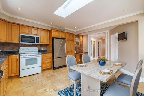 Photo 5 at 17 FOREST PARK Avenue, Nepean (City View/Skyline/Fisher Heights/Parkwood Hills), Ottawa