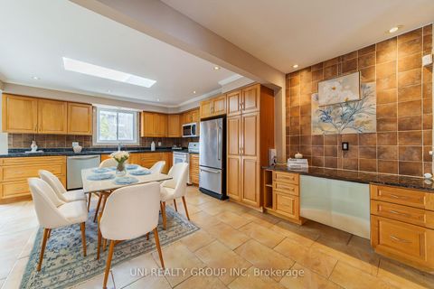 Photo 10 at 17 FOREST PARK Avenue, Nepean (City View/Skyline/Fisher Heights/Parkwood Hills), Ottawa