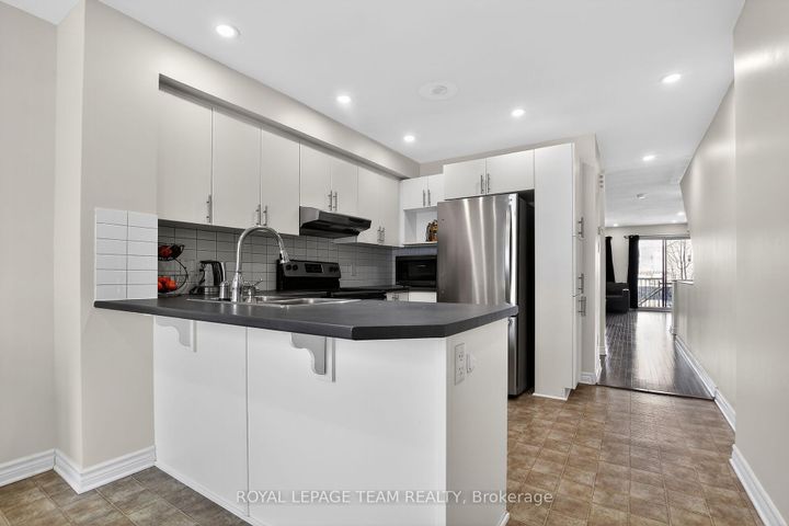 Photo 5 at 627B Chapman Mills Drive, Nepean (Strandherd), Ottawa