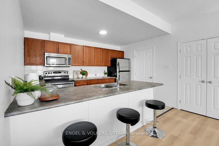 Photo 5 at 5 - 165 Waterbridge Drive, Nepean (Barrhaven East), Ottawa