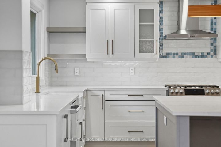 Photo 3 at 33 Commanche Drive, Nepean (City View/Skyline/Fisher Heights/Parkwood Hills), Ottawa