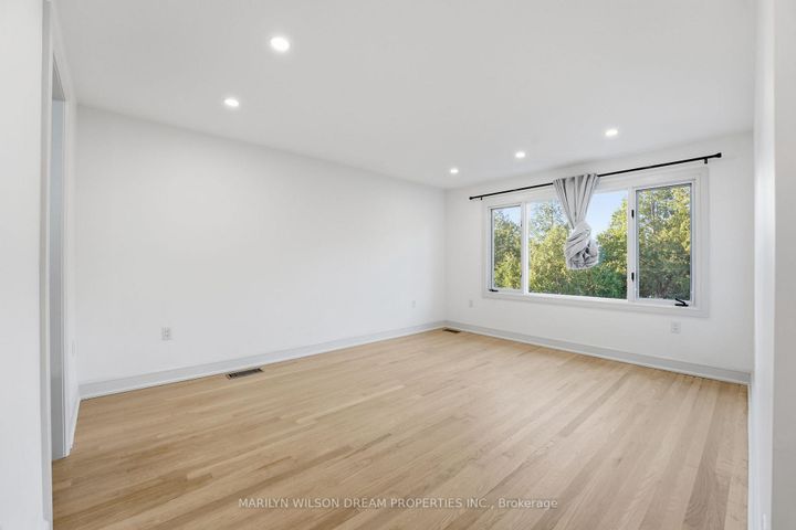 Photo 22 at 33 Commanche Drive, Nepean (City View/Skyline/Fisher Heights/Parkwood Hills), Ottawa