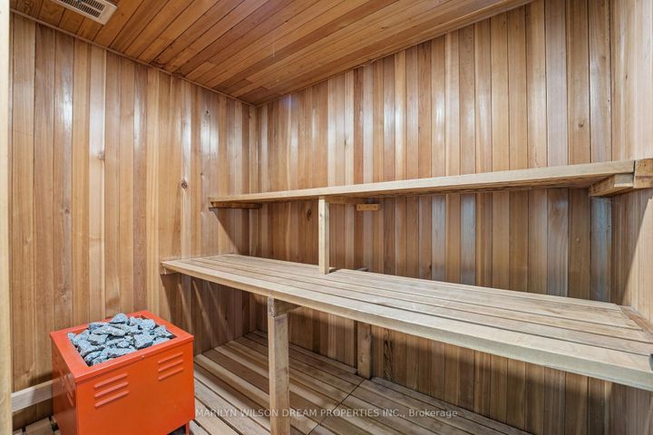 Photo 34 at 33 Commanche Drive, Nepean (City View/Skyline/Fisher Heights/Parkwood Hills), Ottawa