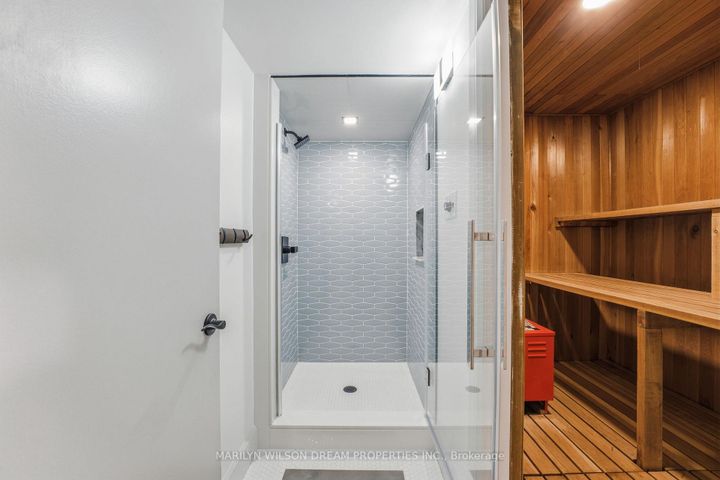 Photo 35 at 33 Commanche Drive, Nepean (City View/Skyline/Fisher Heights/Parkwood Hills), Ottawa