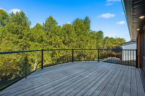 Photo 11 at 33 Commanche Drive, Nepean (City View/Skyline/Fisher Heights/Parkwood Hills), Ottawa