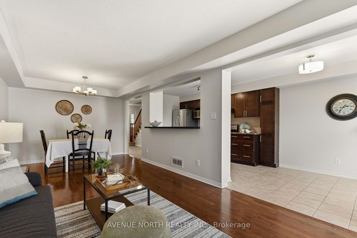 Photo 10 at 402 Ashbourne Crescent, Nepean (Stonebridge), Ottawa