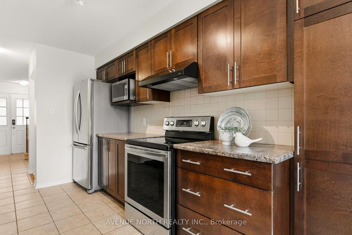 Photo 13 at 402 Ashbourne Crescent, Nepean (Stonebridge), Ottawa