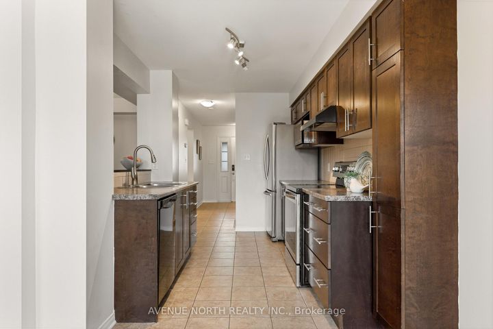 Photo 14 at 402 Ashbourne Crescent, Nepean (Stonebridge), Ottawa