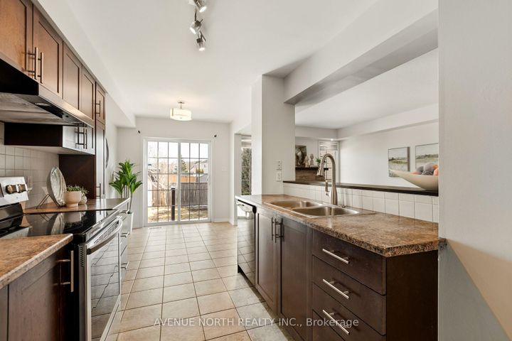 Photo 15 at 402 Ashbourne Crescent, Nepean (Stonebridge), Ottawa