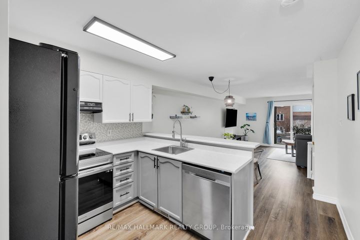 Photo 4 at 1344 Guthrie Street, Nepean (Leslie Park), Ottawa
