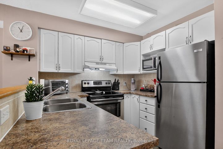 Photo 8 at 255 Deercroft Avenue, Nepean (Longfields), Ottawa