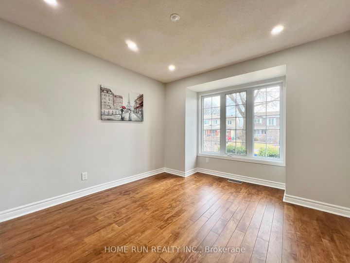 Photo 3 at 184 Pinetrail Crescent, Nepean (Centrepointe), Ottawa