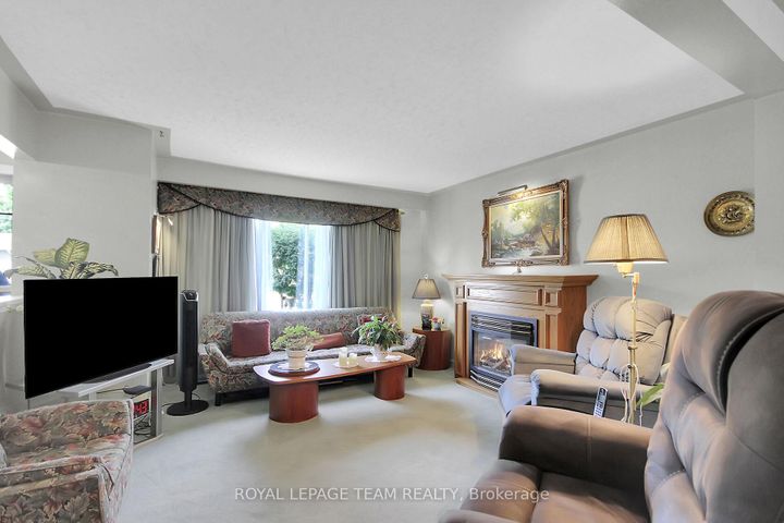 Photo 6 at 962 Dynes Road, Nepean (Carleton Square), Ottawa