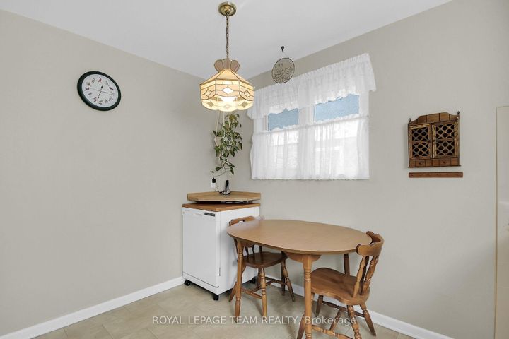 Photo 13 at 962 Dynes Road, Nepean (Carleton Square), Ottawa