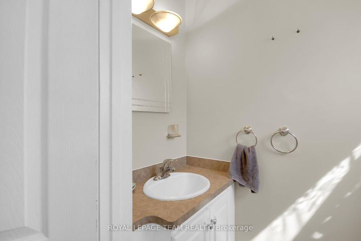 Photo 14 at 962 Dynes Road, Nepean (Carleton Square), Ottawa