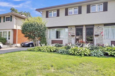 Photo 1 at 962 Dynes Road, Nepean (Carleton Square), Ottawa