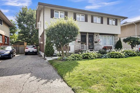 Photo 3 at 962 Dynes Road, Nepean (Carleton Square), Ottawa
